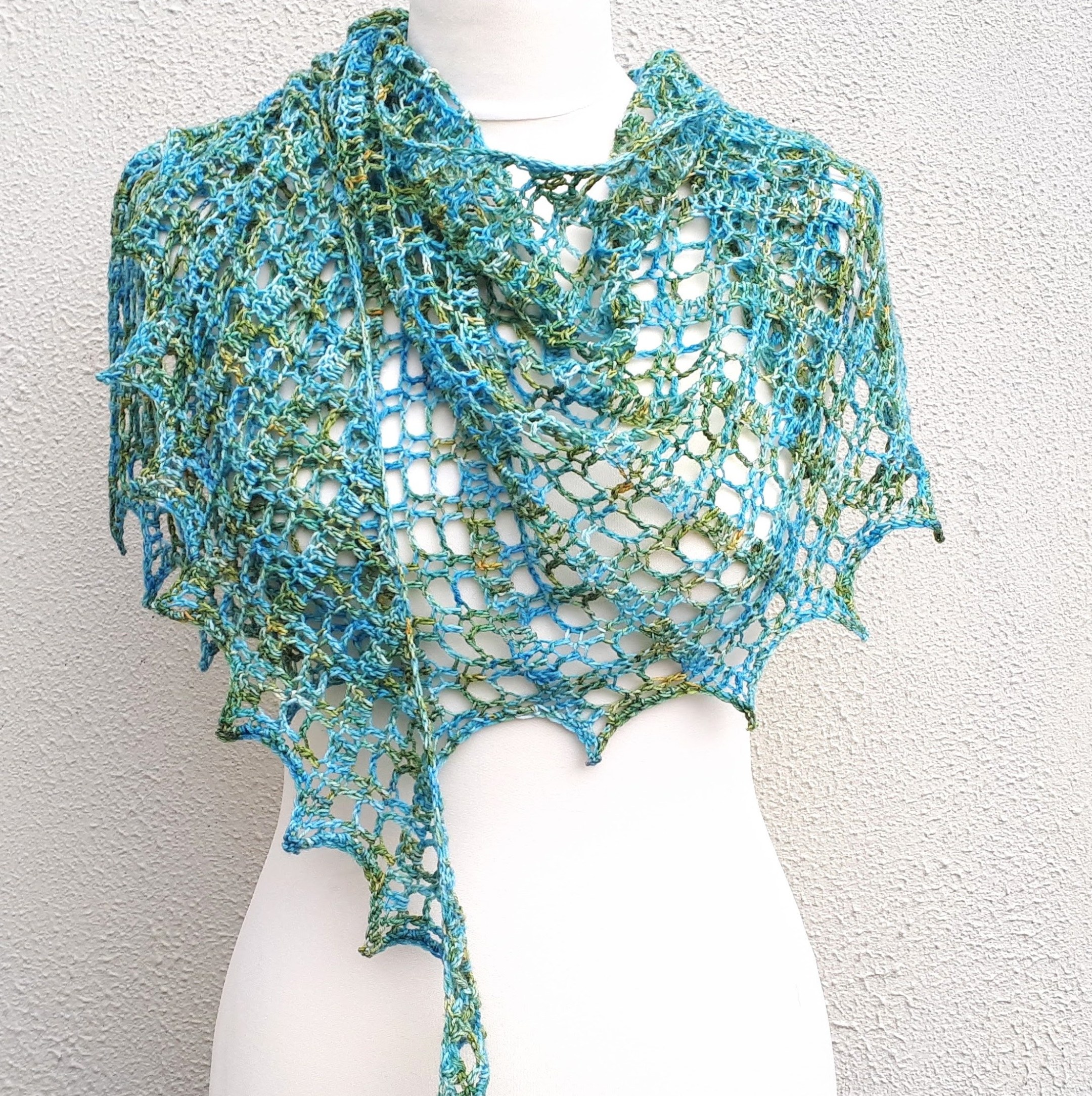 flora-squareFlora Shawl – One Skein Free Crochet Pattern
