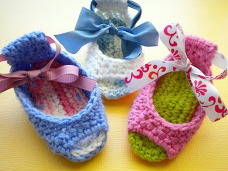 https://www.annavirginiafashion.com/2010/12/piggy-peeps-baby-shoes-pattern-holly.html