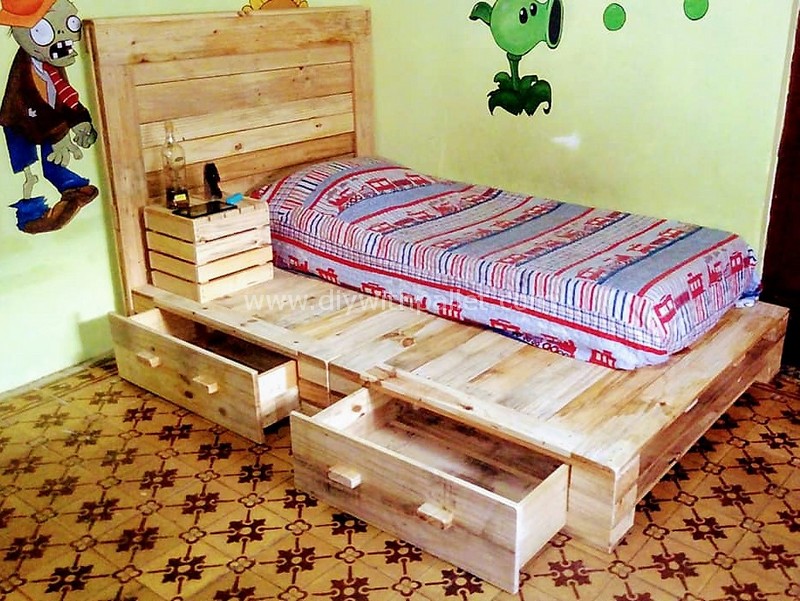 recycled-pallets-wooden-bed