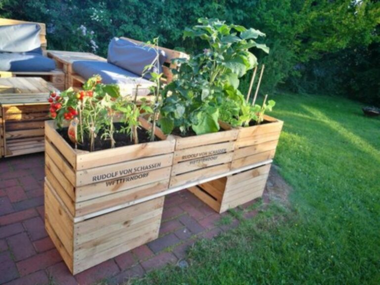 Simple Ways To Build A Pallet Planter - HOW TO MAKE – DIY