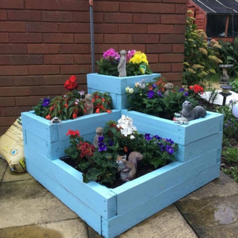 Simple Ways To Build A Pallet Planter - HOW TO MAKE – DIY