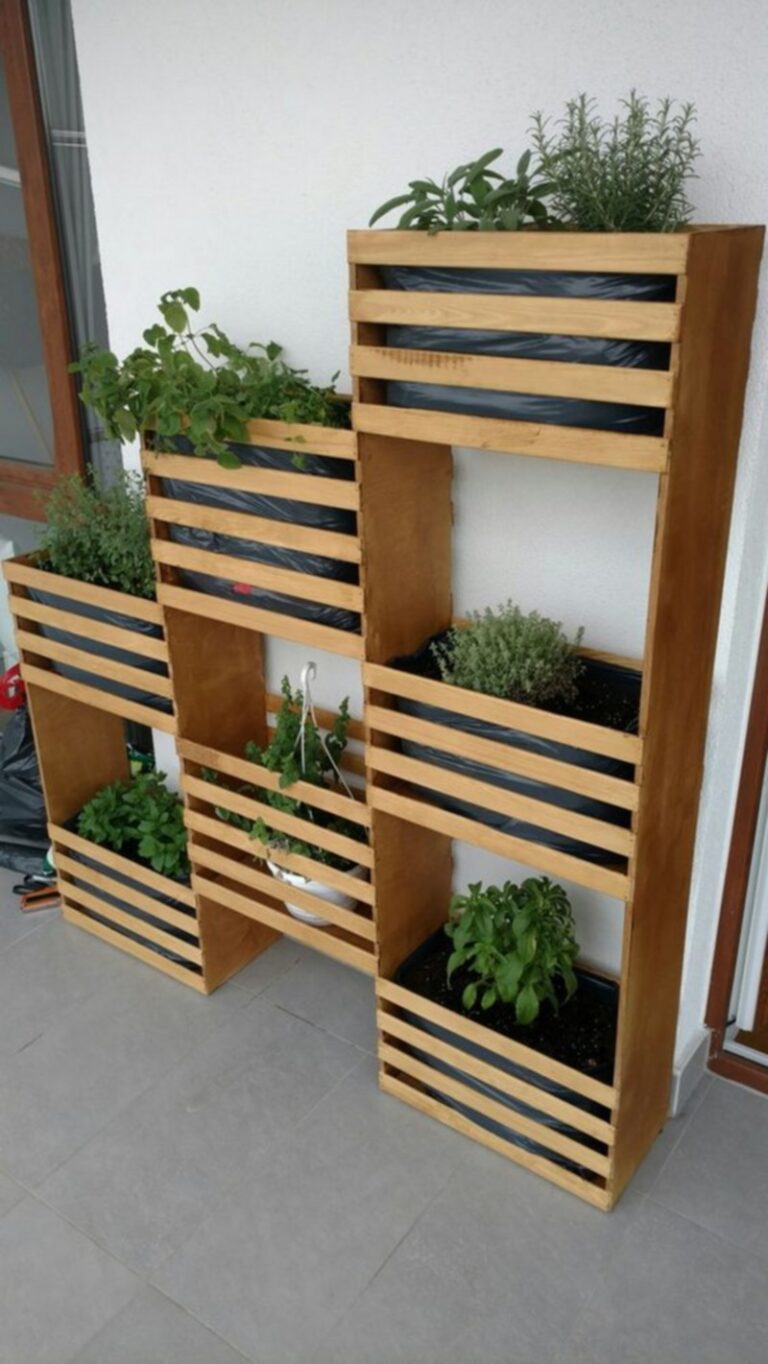 Simple Ways To Build A Pallet Planter - HOW TO MAKE – DIY