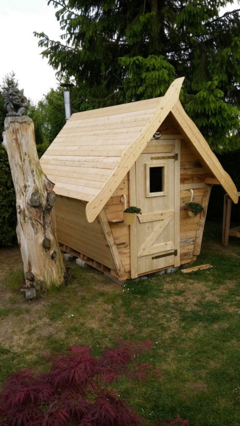 wooden pallet cabin (10)