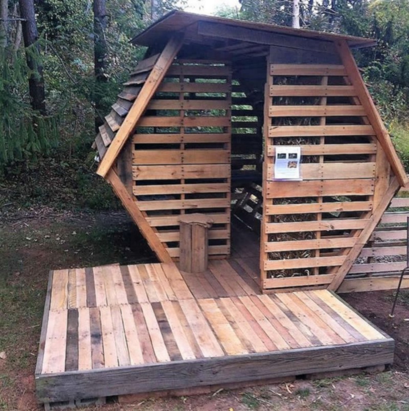 wooden pallet cabin (11)