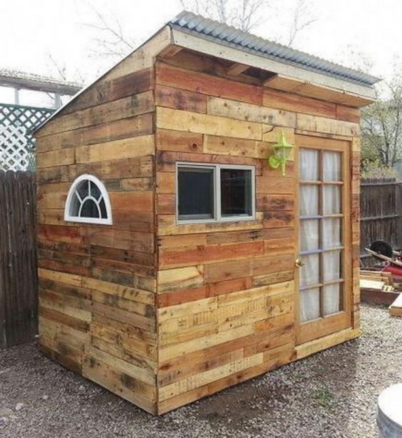 wooden pallet cabin (6)