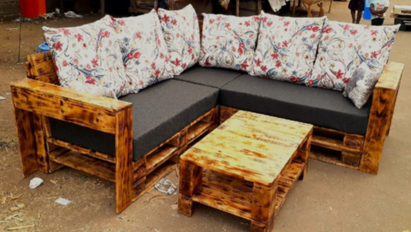 Amazing Wooden Pallet Sofa Set (21)