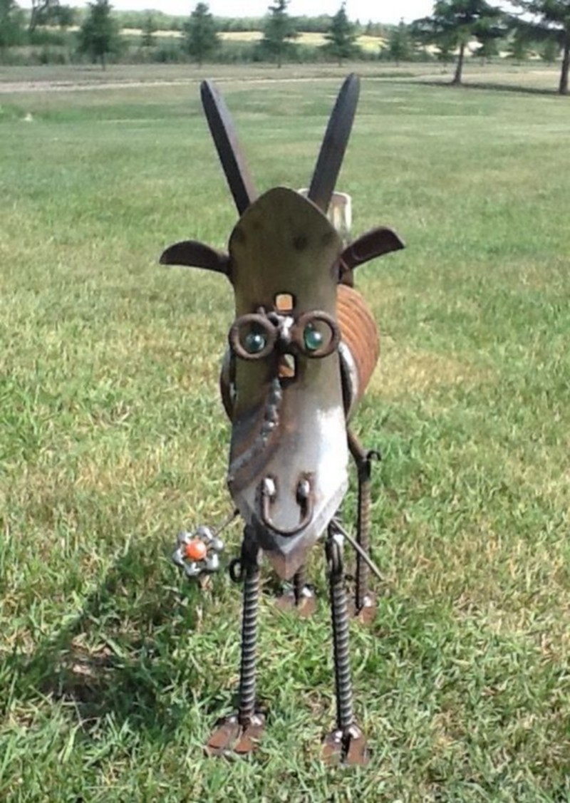 Creative Scrap Metal Sculptures (50)