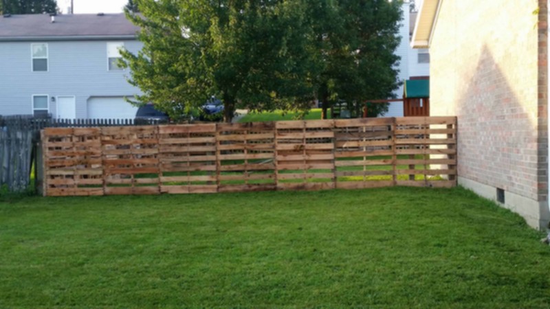 Fence With Pallets (15)