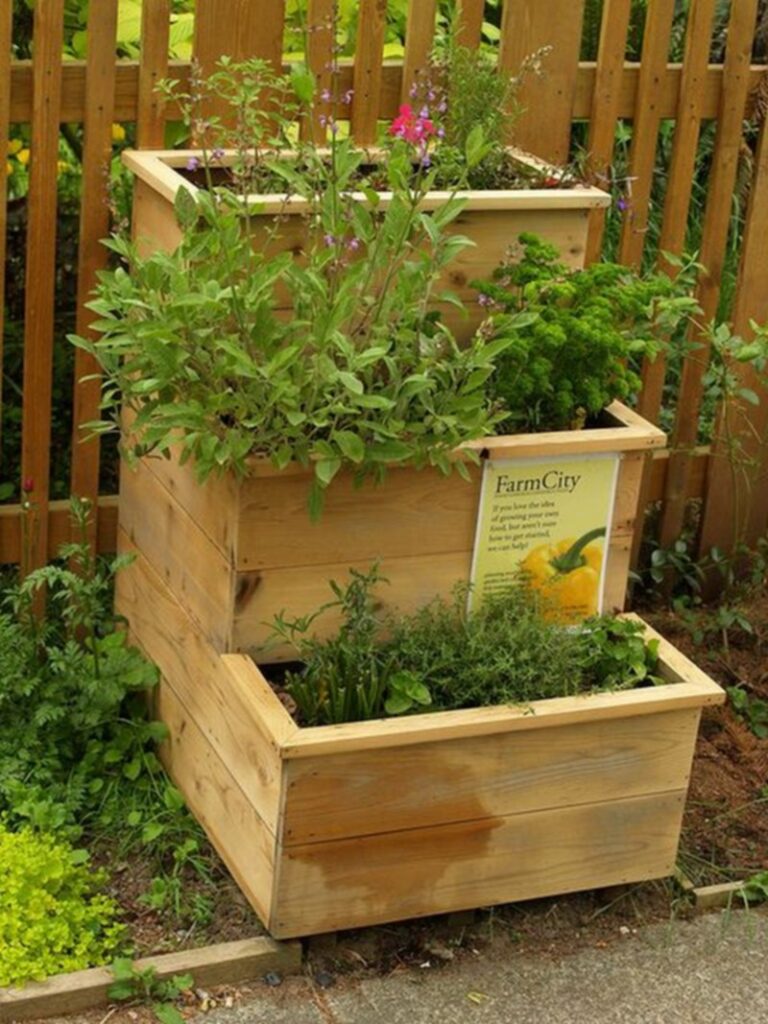 Easy Ways To Build A Wooden Pallet Planter - HOW TO MAKE – DIY
