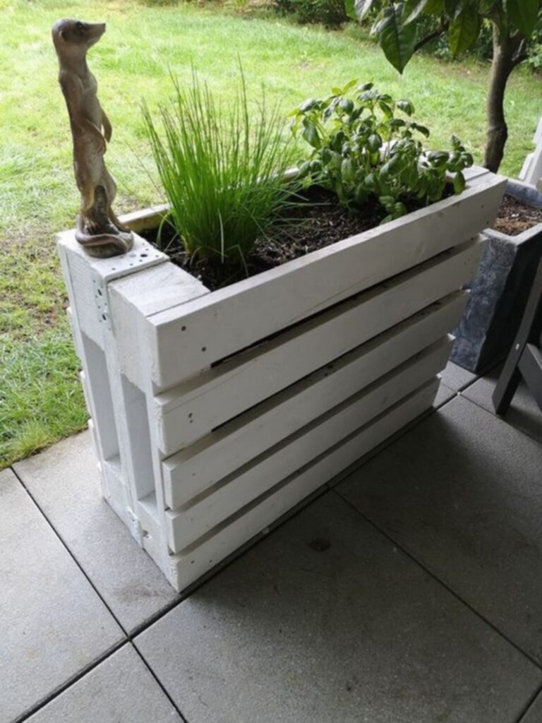Easy Ways To Build A Wooden Pallet Planter - HOW TO MAKE – DIY