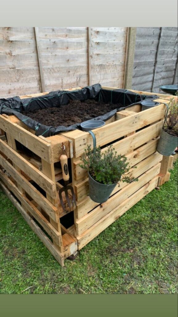 Easy Ways To Build A Wooden Pallet Planter - HOW TO MAKE – DIY