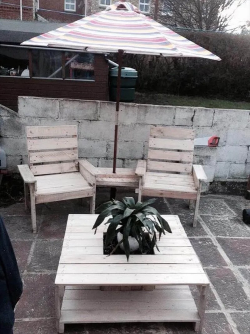 Pallet Tables With Planters (11)