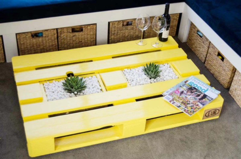 Pallet Tables With Planters (3)