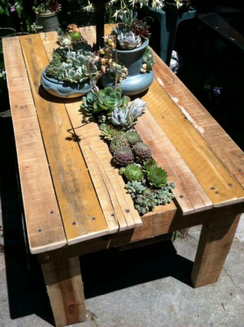 Pallet Tables With Planters (9)