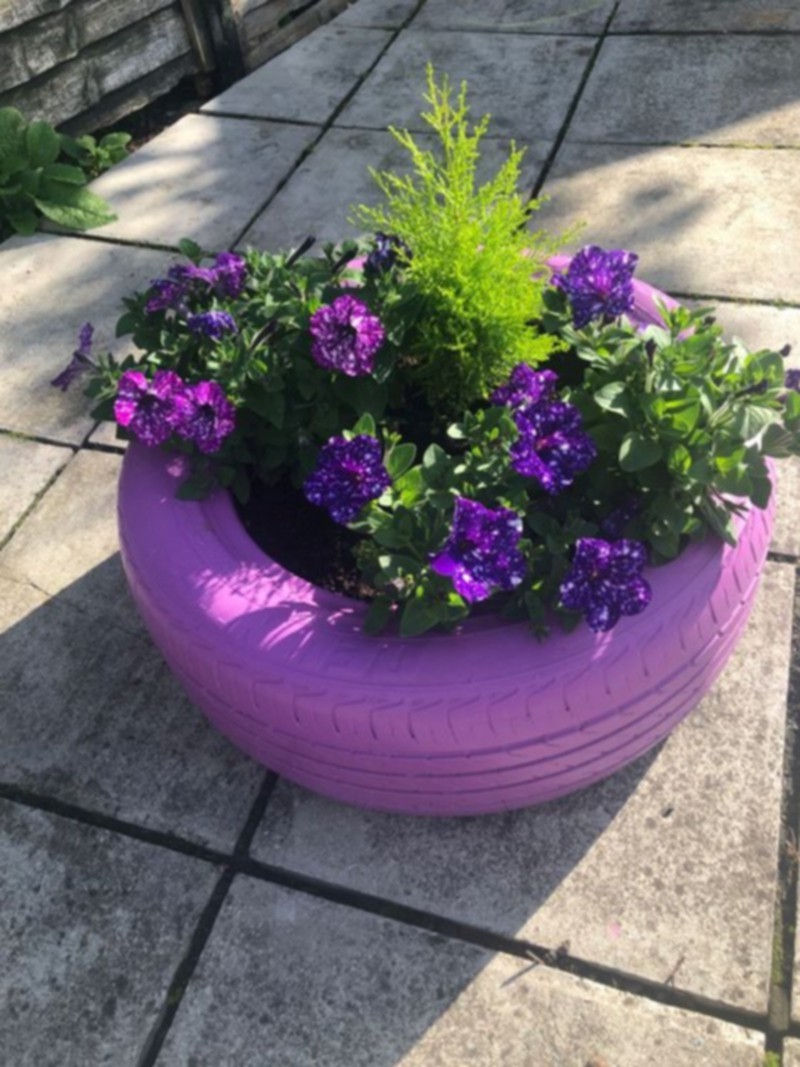 Tire Planter Idea (7)
