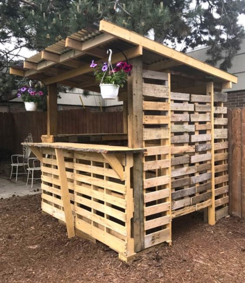 wooden pallet bar (1)