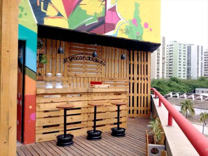 wooden pallet bar (1)