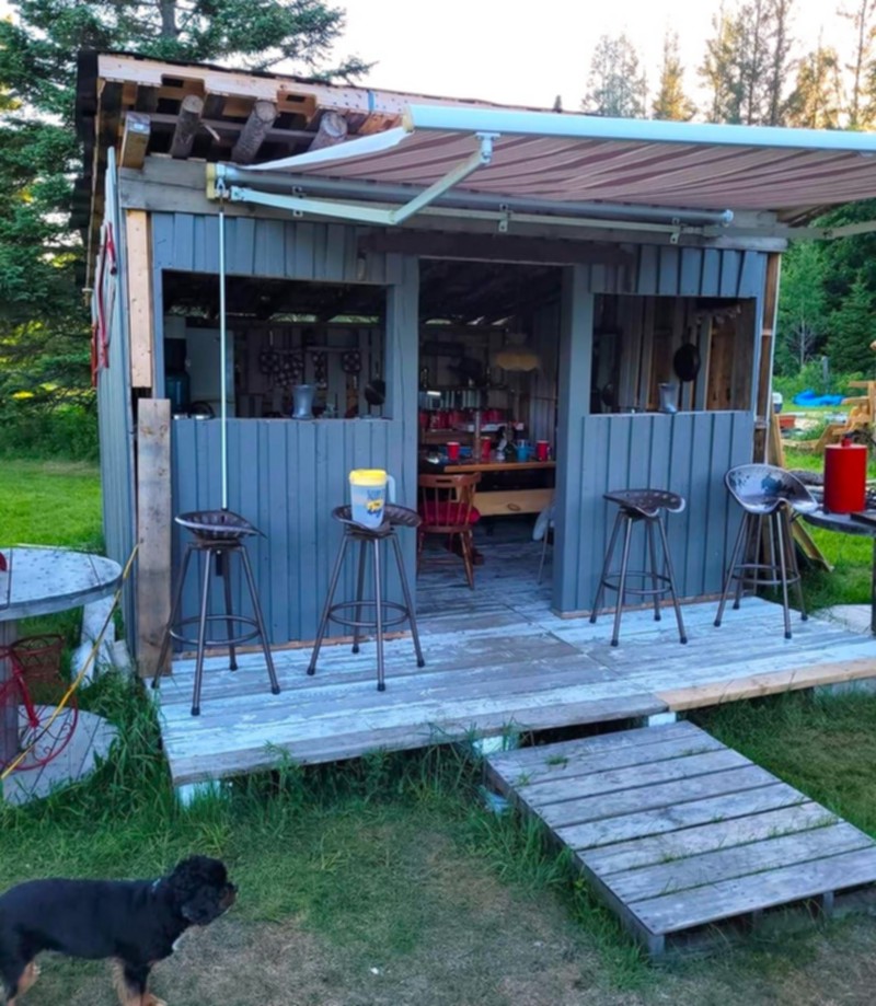 wooden pallet bar (27)