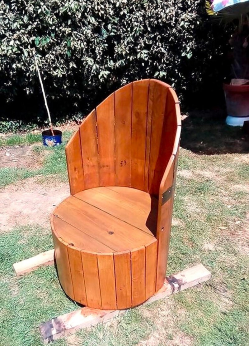 DIY Rustic Cable Spool and Pallet Chairs (12)