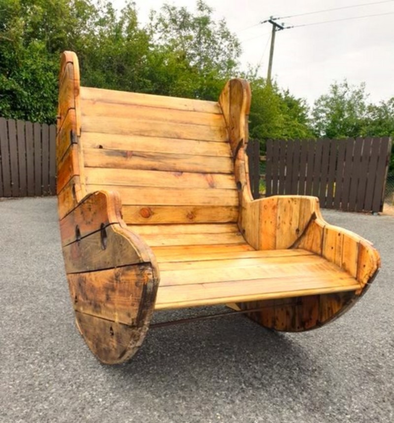 DIY Rustic Cable Spool and Pallet Chairs (18)