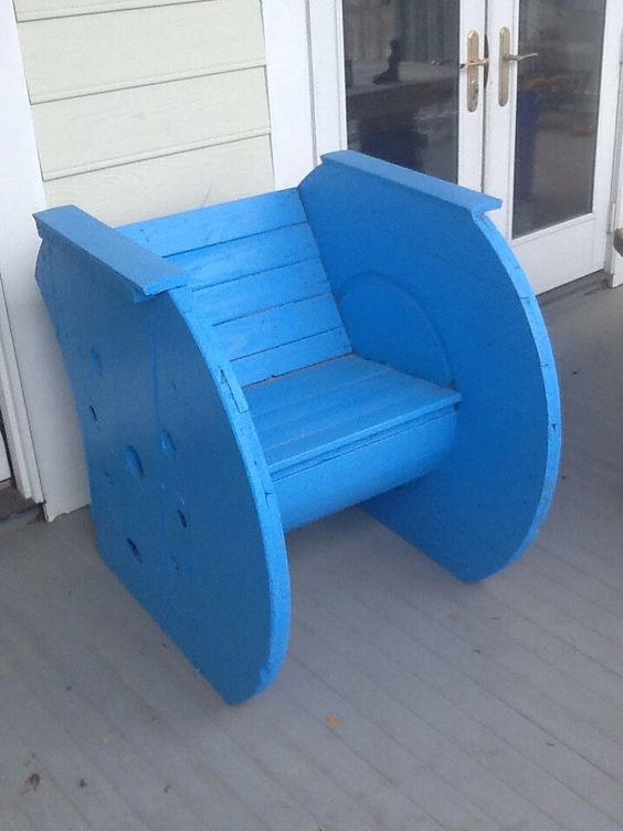 DIY Rustic Cable Spool and Pallet Chairs (6)