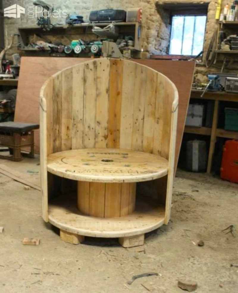 DIY Rustic Cable Spool and Pallet Chairs (8)