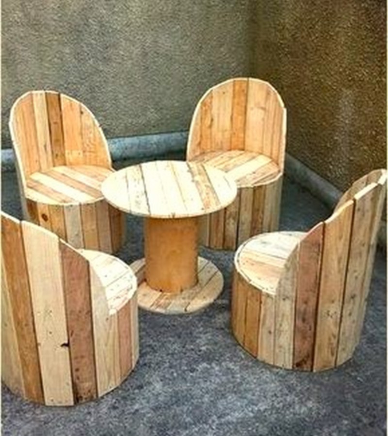 DIY Rustic Cable Spool and Pallet Chairs (9)