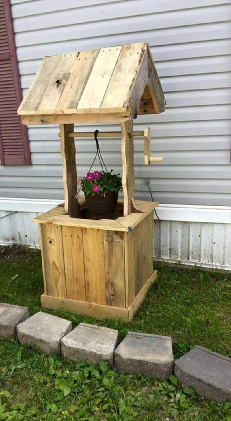 Pallet Garden Wishing Well (6)