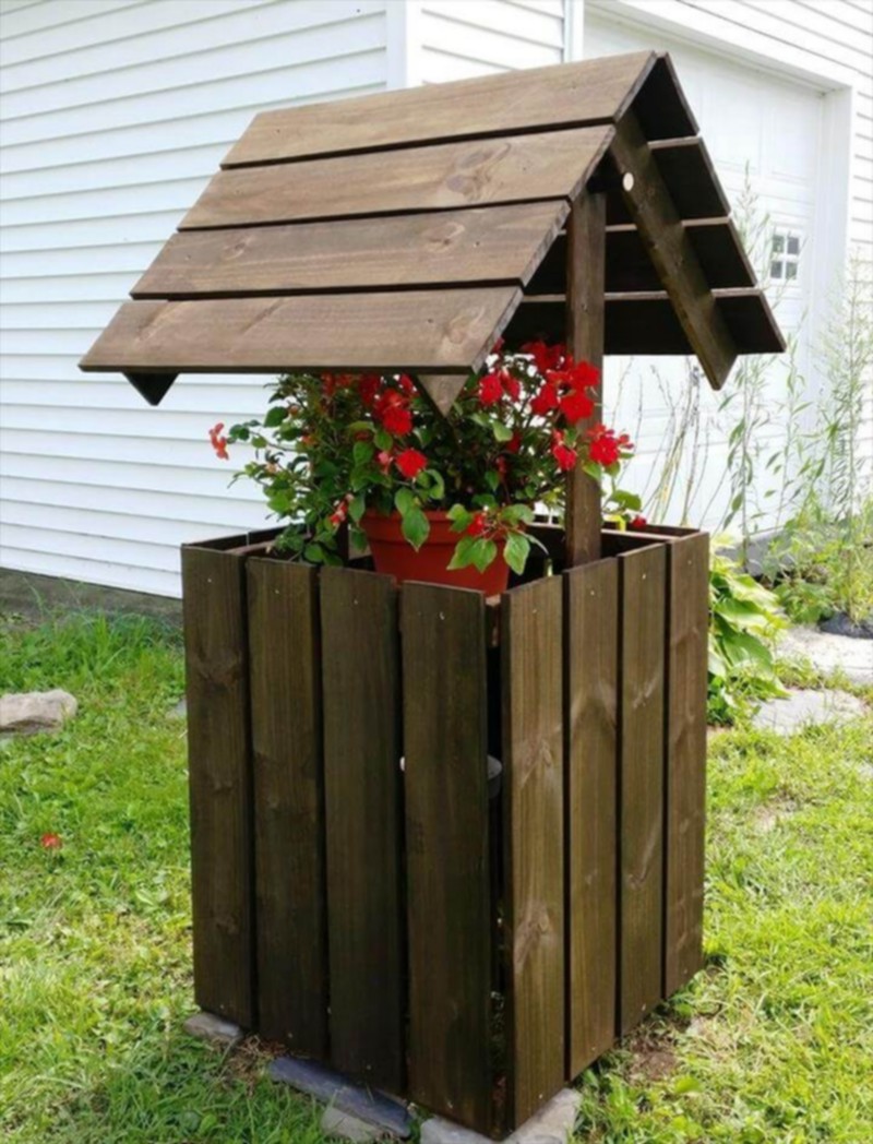 Pallet Garden Wishing Well (8)