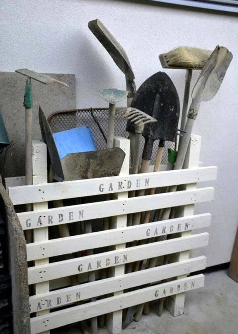 Pallet tools storage rack (10)