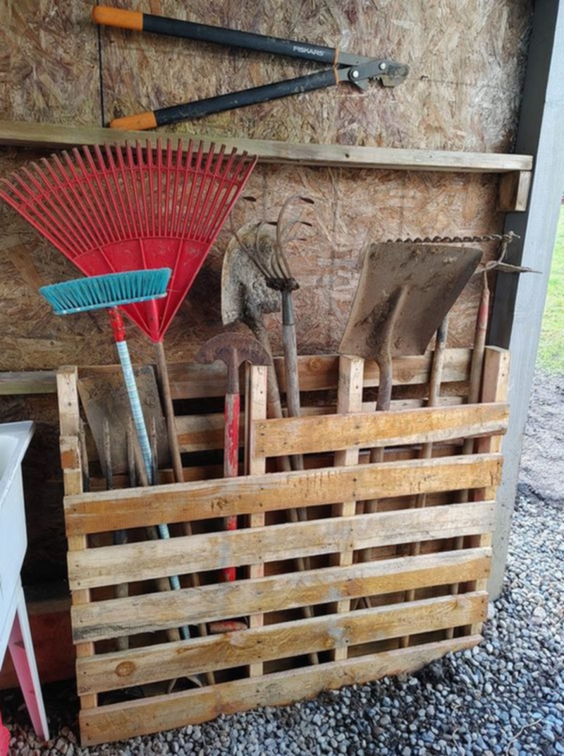 Pallet tools storage rack (8)