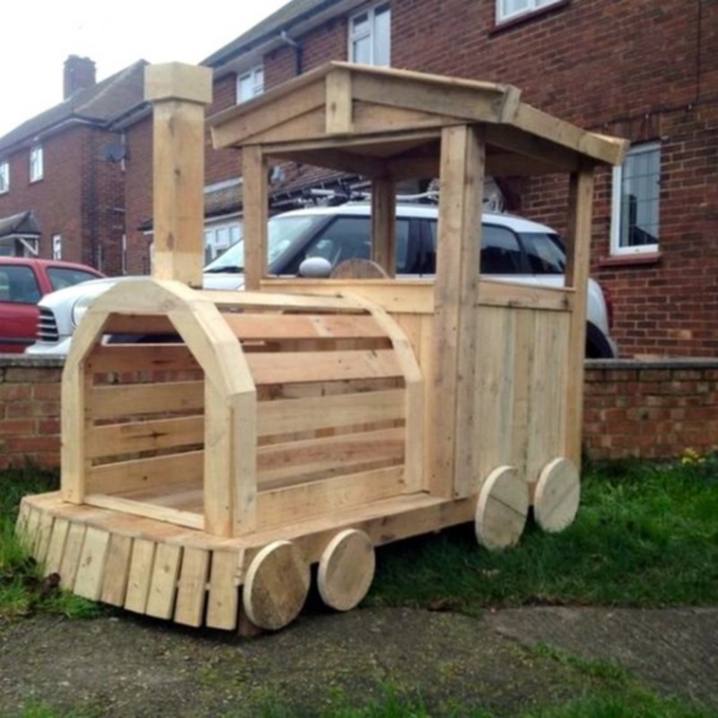 Wood Pallet Train (11)