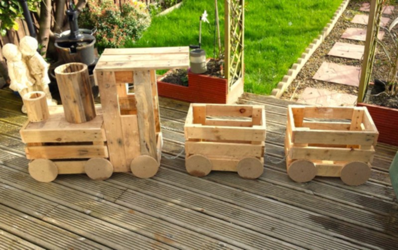 Wood Pallet Train (13)