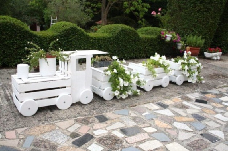 Wood Pallet Train (19)