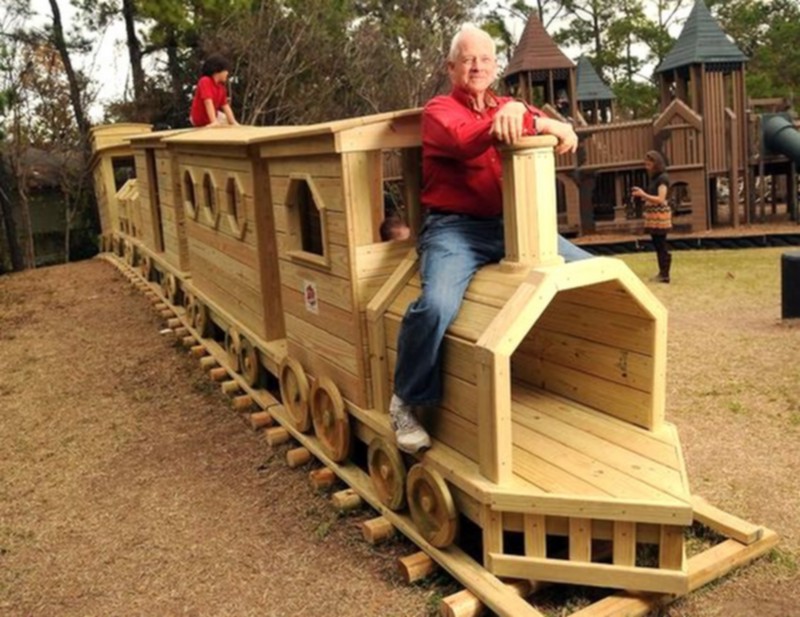 Wood Pallet Train (5)