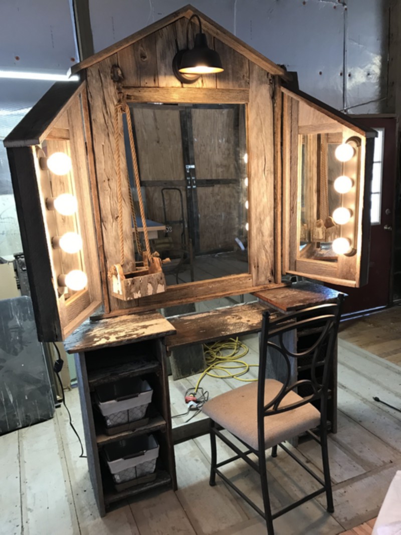 wooden pallet vanity makeup (18)