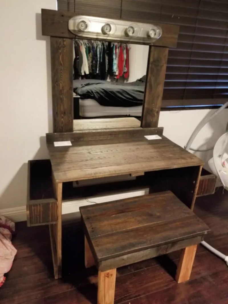 wooden pallet vanity makeup (34)