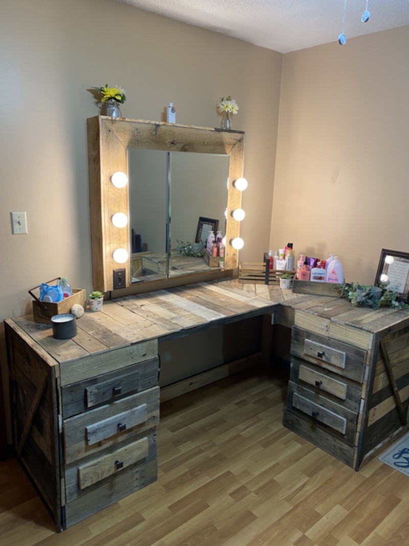 wooden pallet vanity makeup (39)