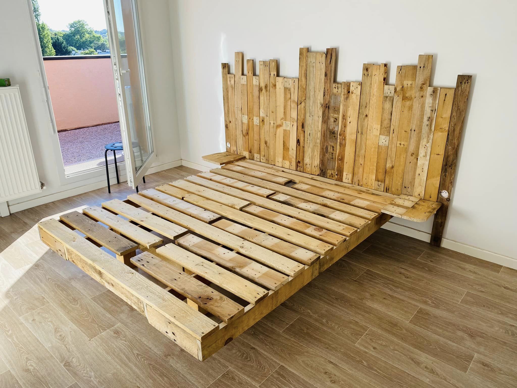 Unique And Easy To Make Shipping Pallet Projects (34)