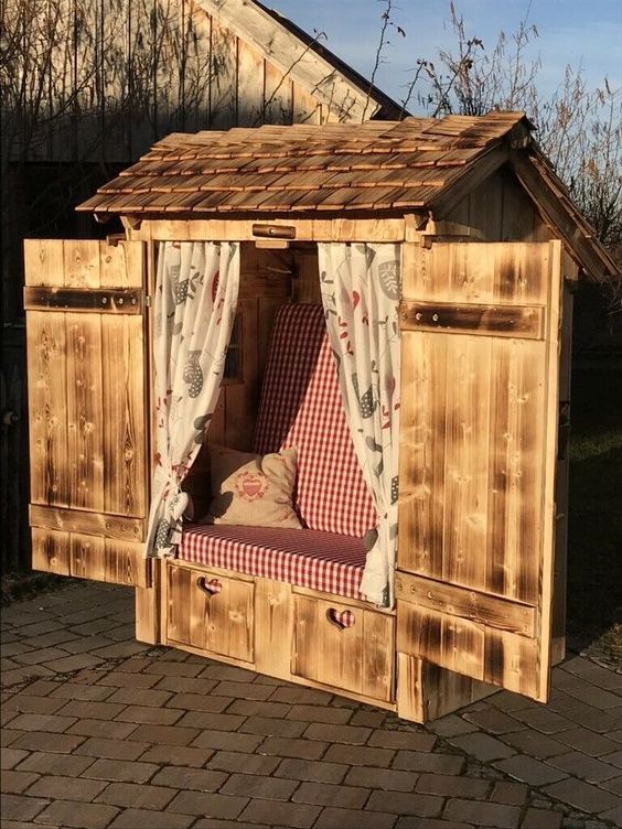 Unique And Easy To Make Shipping Pallet Projects (34)