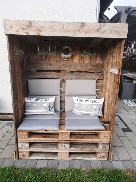 Unique And Easy To Make Shipping Pallet Projects (34)
